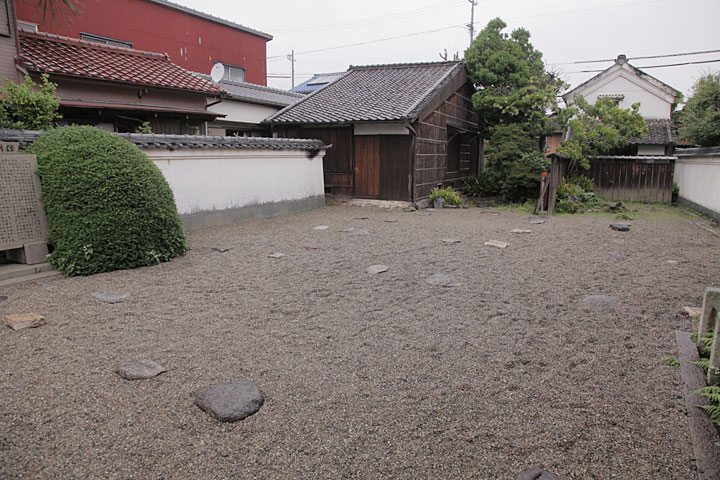 宣長の長男、春庭の家屋と本居家の土蔵