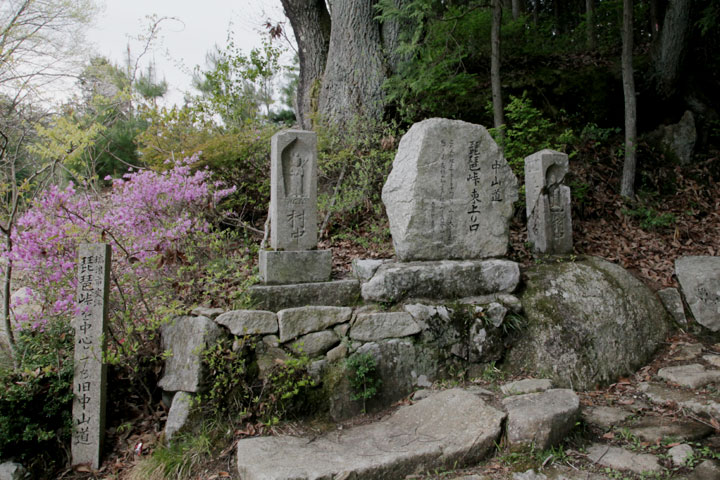 琵琶峠東登り口石仏群