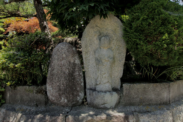 茄子川の石仏