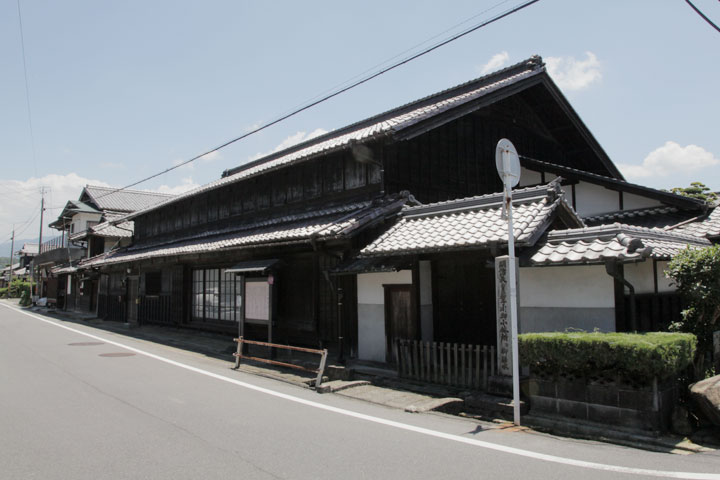 茄子川の小休所(篠原家)