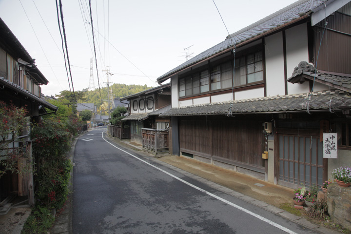 神明神社前から脇本陣方向を見る