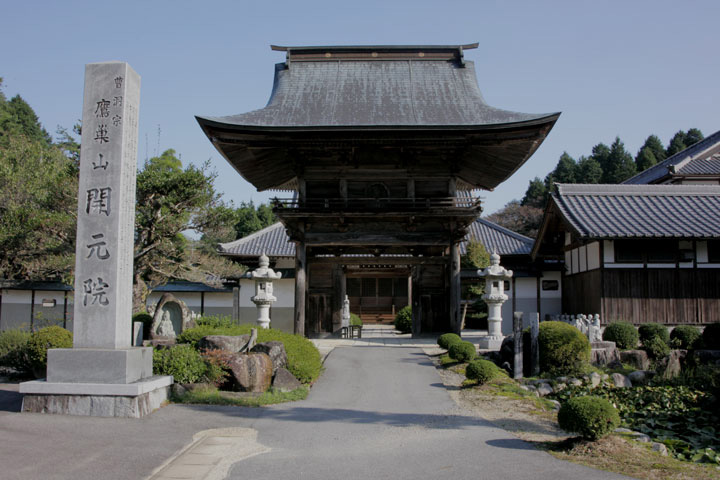 美濃源氏・土岐頼元が尽力し、月泉和尚によって室町時代の嘉吉3年(1443)に開かれた古刹