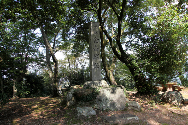 兼山城址碑