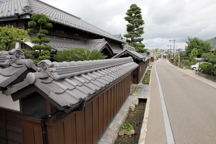 坂井家住宅(丸一屋)から鵜沼宿西入口を見る