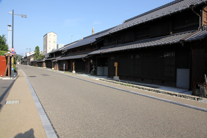 安田家住宅から鵜沼宿東を見る