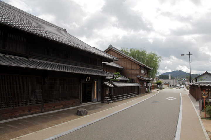 旧武藤家住宅から うとう峠を見る