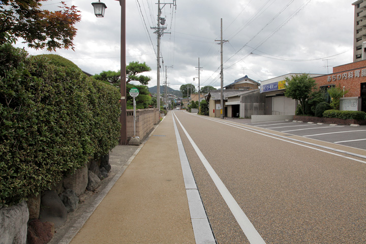 前方にうとう峠が見える