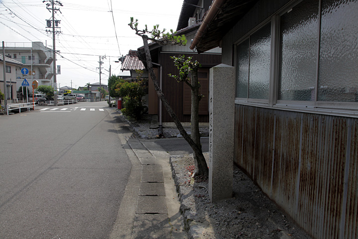 青木の一里塚跡