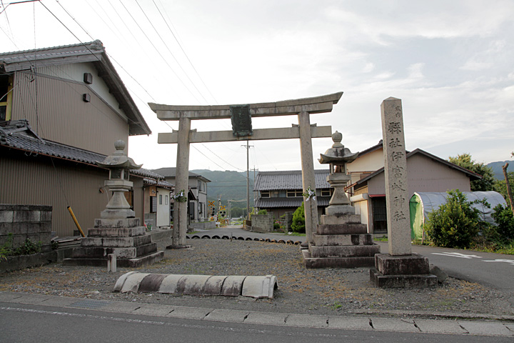 伊富岐神社一の鳥居