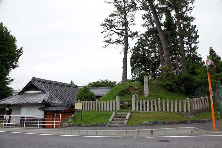 浅野幸長の陣跡と一里塚　左手日守の茶所