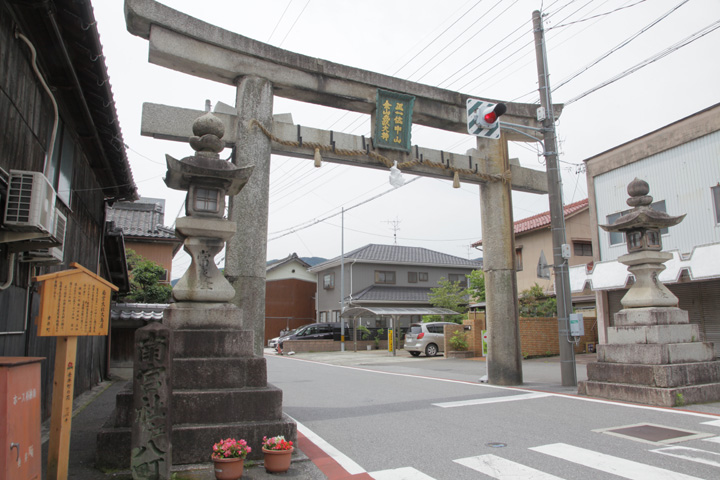 南宮大社一の鳥居