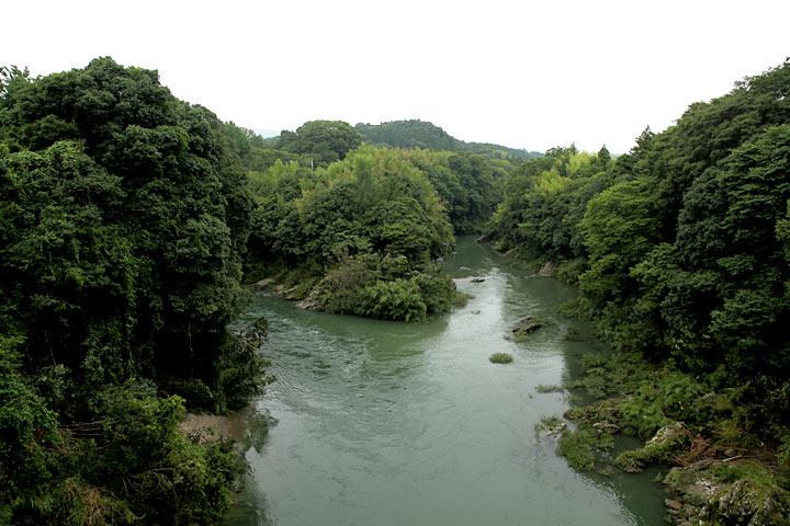 豊川(寒狭川)と宇連川 中央 長篠城址