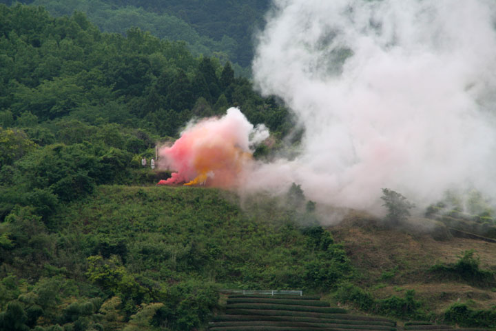 鳶ヶ巣山からの狼煙を合図に祭りが始まる