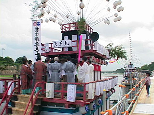 菅天王丸での神事