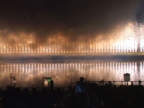 天王丸船上での手筒花火