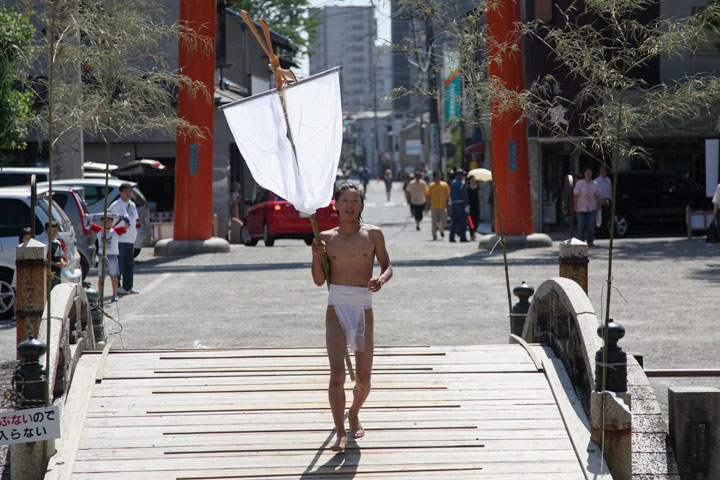 神社まで走る