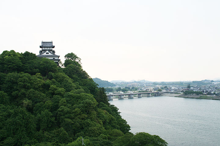 南東から見た犬山城