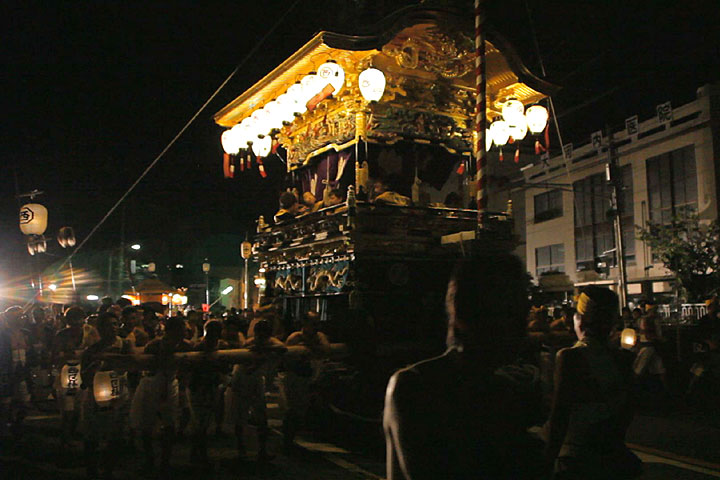 区へ帰る山車