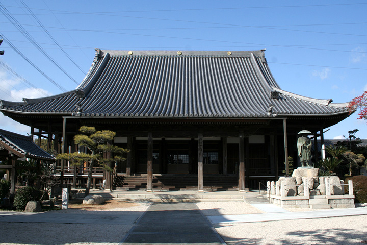 真光寺 -境内には桑名藩主松平定重が万治３年に 寄進した大手火鉢がある