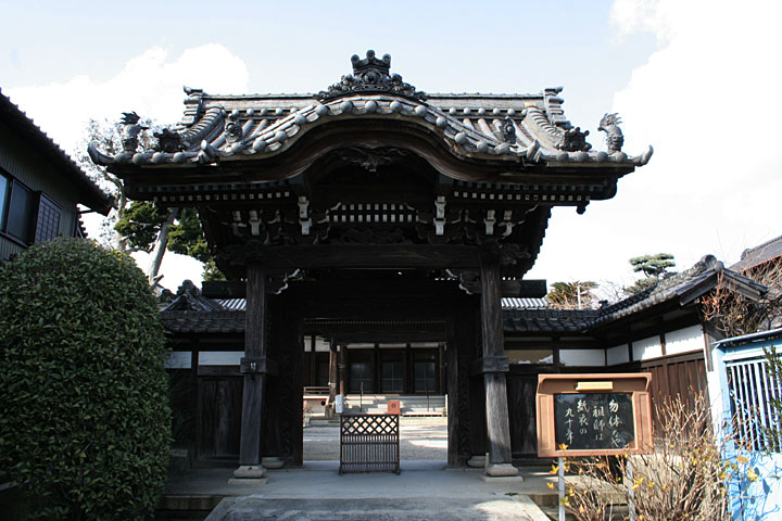 清雲寺-境内に数々の石仏がある