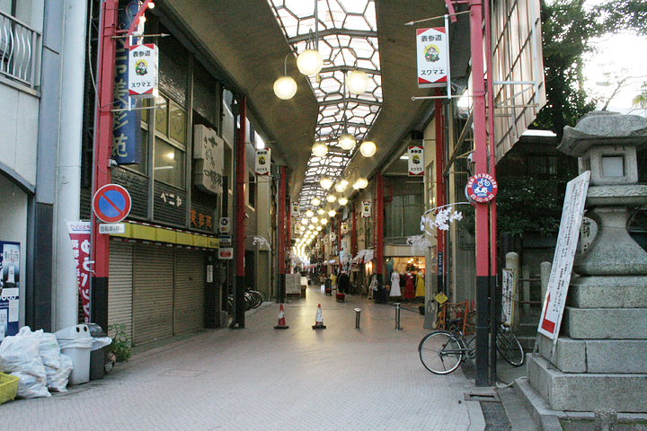 商店街を通る東海道