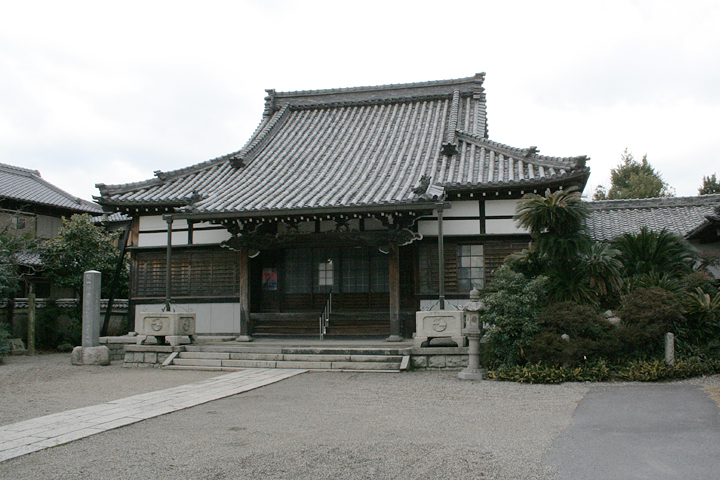 両聖寺-お盆には市の無形文化財の「つんつく踊り」が 披露される