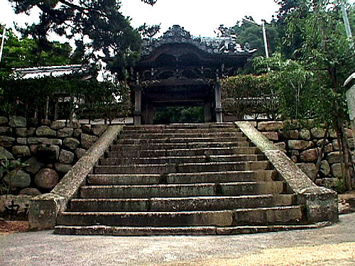 法安寺　山門は松屋本陣の門が移築されている