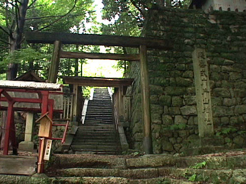 片山神社本殿