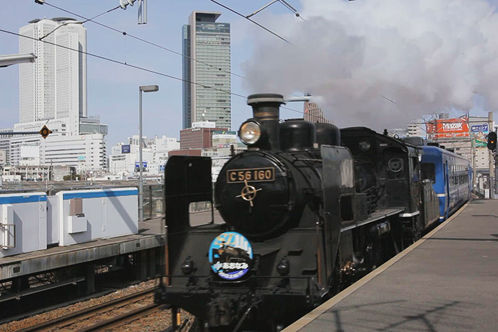 ささしまライブ駅ホームに入ってくるC56