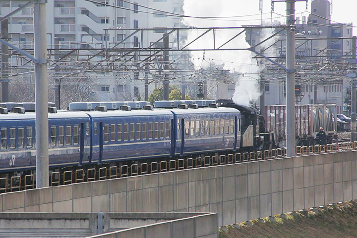 名古屋貨物ターミナル駅へと進むC56