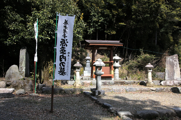 源丞内(養老孝子伝説縁の人物)の墓