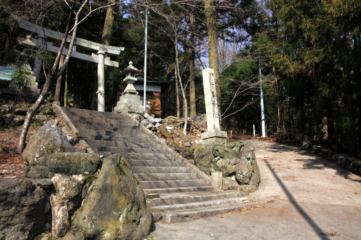白鳥神社と東海遊歩道(養老町上方)