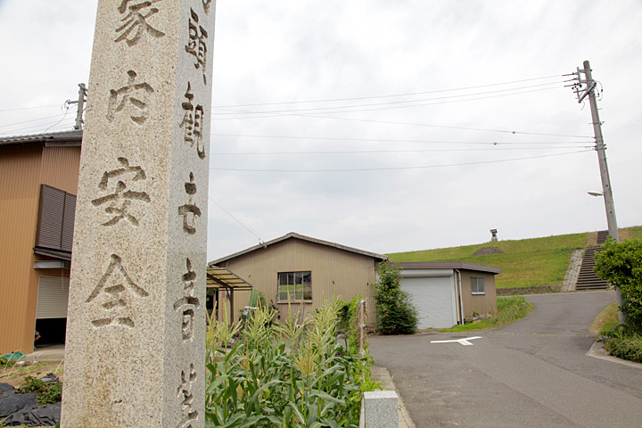 馬頭観音から長良川堤を見る