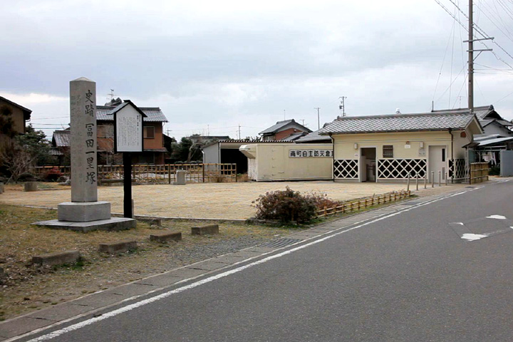 富田一里塚と駒塚道道標