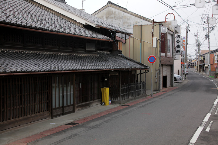 亀屋と新町方面