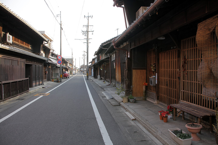 格子戸の通り