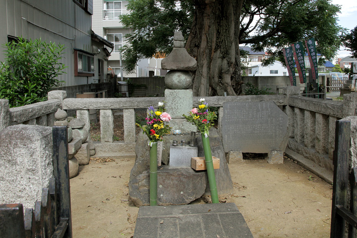 山本勘助の墓