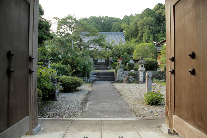 医王寺と武田勝頼本陣