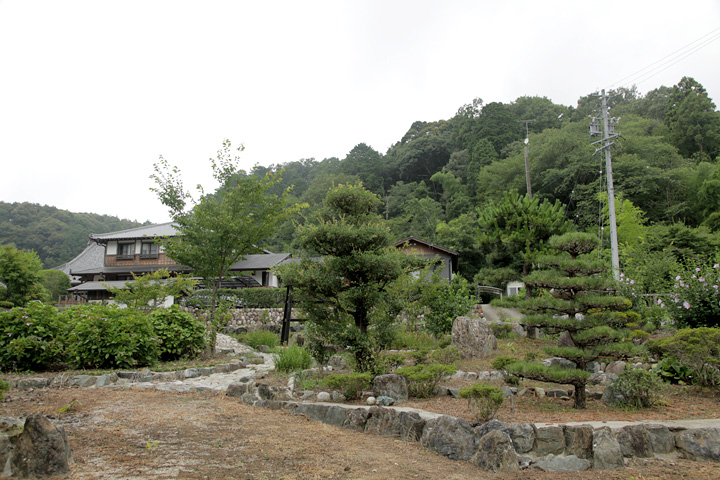 医王寺と武田勝頼本陣