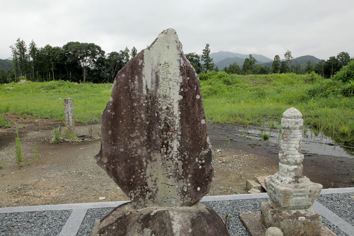 高坂又八郎助宣の墓