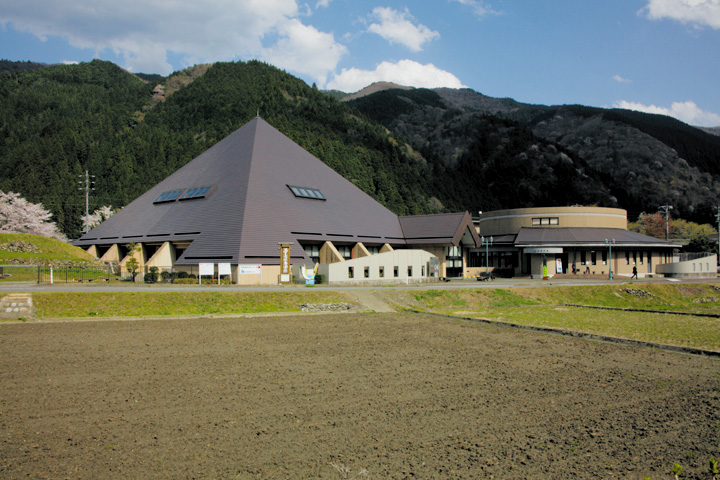 地震断層観察館