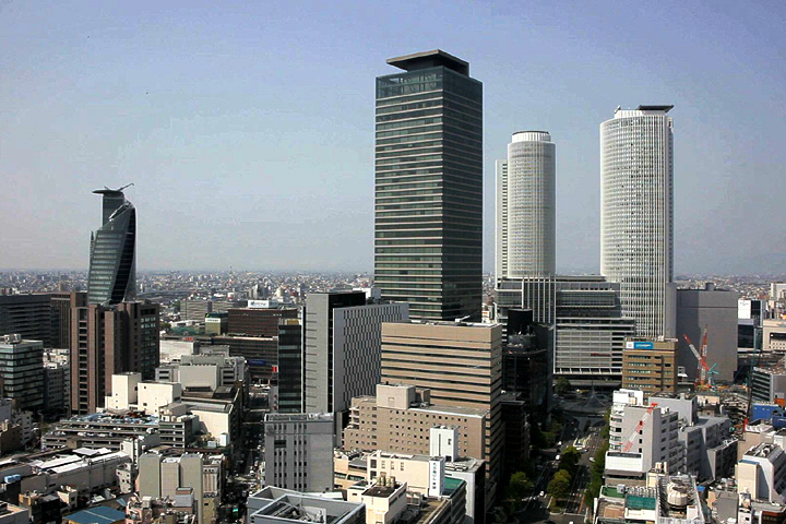 名古屋駅前の高層ビル