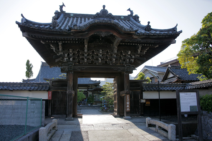 円通寺山門