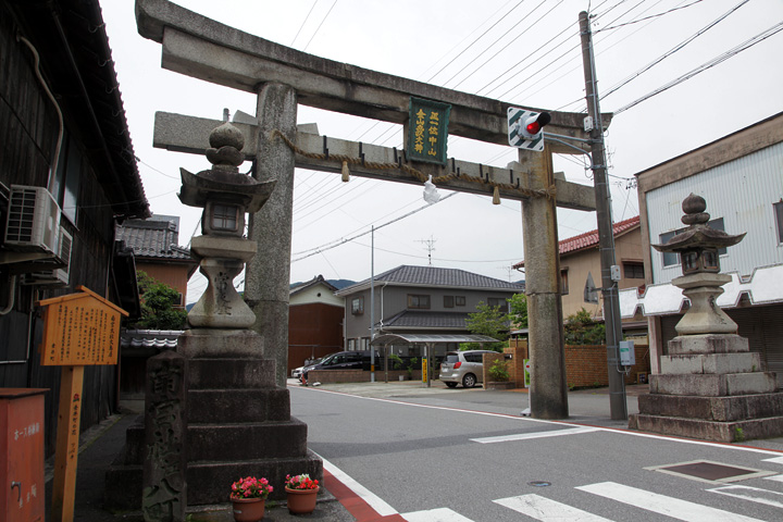 南宮大社一の鳥居