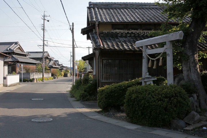 山の神前の伊勢街道