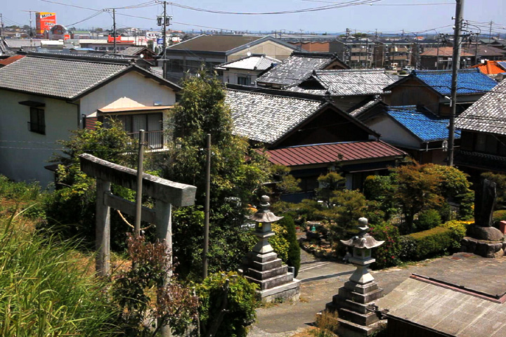 上野神社参道の伊勢街道