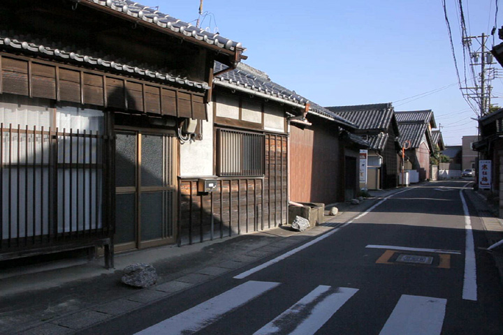 栗真中山を行く街道