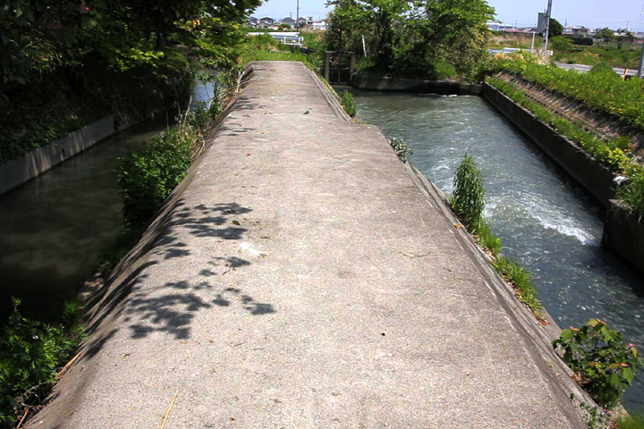 雲出井(くもずゆ)　水を三分する灌漑用水路