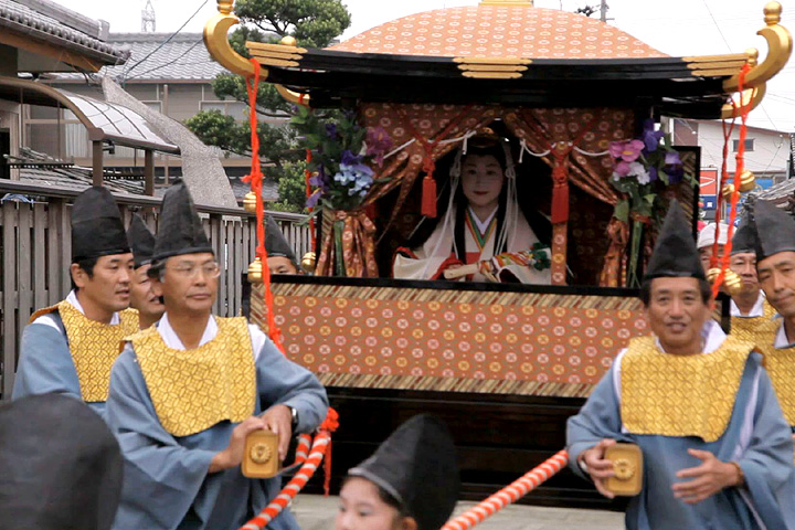 毎年六月初頭の土曜日曜日に