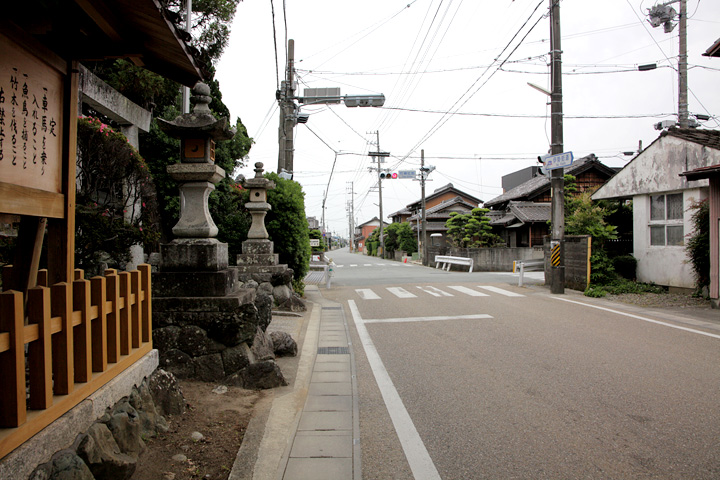 竹神社前の伊勢街道